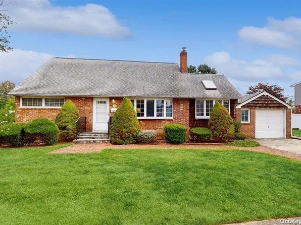 2839 Clarendon Road, Oceanside, NY 11572