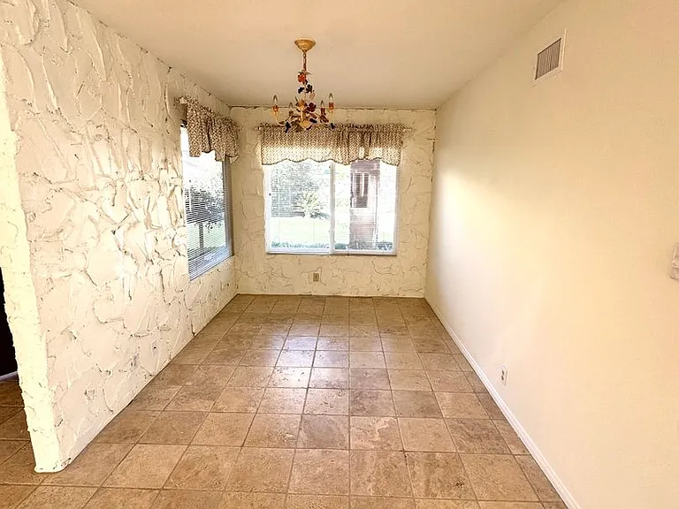 246 Grandridge Ct — Photo 4