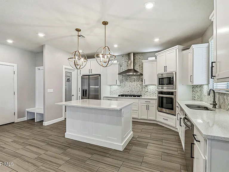 13082 Oakhampton Ave — Photo 12
