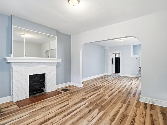5th image of 214 E Hudson St #212