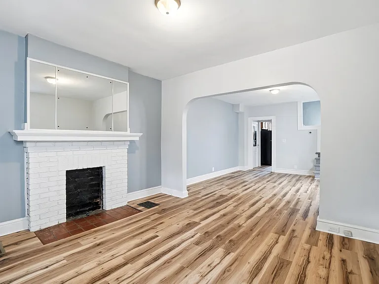 214 E Hudson St #212 — Photo 5