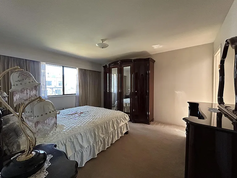 4902 Gladstone St #UPPER — Photo 8