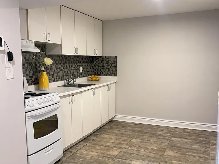 297 Vaughan Rd #C — Photo 3