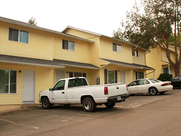 085-Applewood Apartments — Photo 11