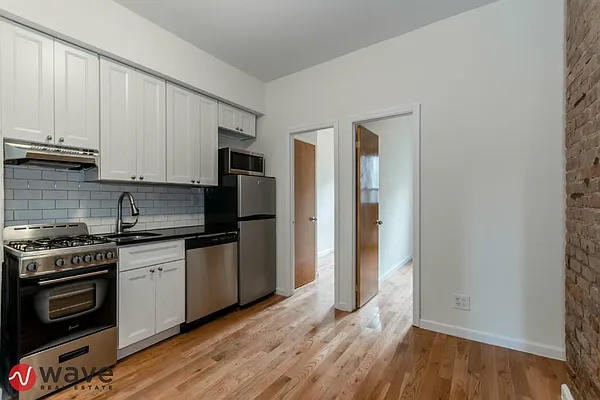 Rented by Wave Real Estate Group | media 52