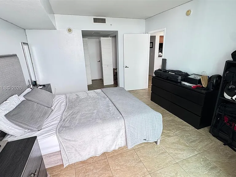 1800 N Bayshore Dr #1906 — Photo 15