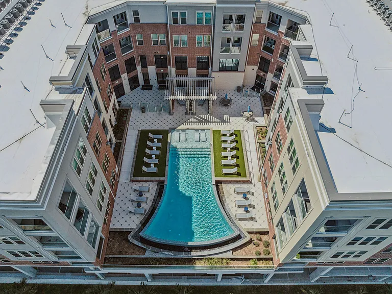 The Alexa Luxury Apartments I & II — Photo 8