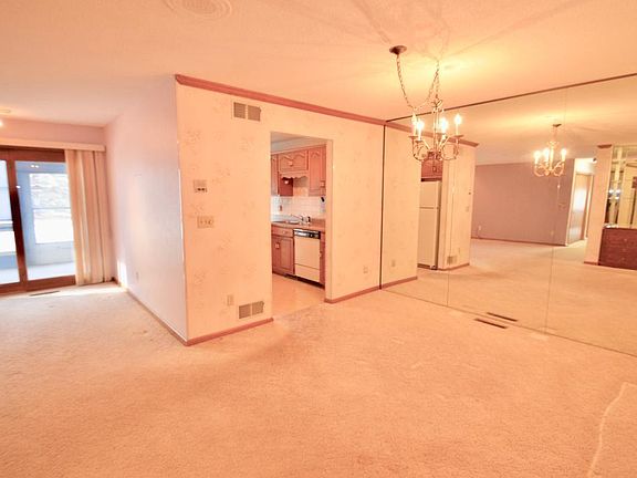 4th image of 2046 Stockinger Dr