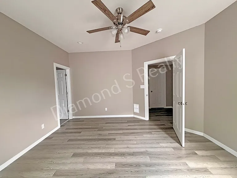 2124 N Bradbury Ln — Photo 12