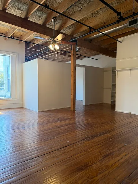 1 bed, 1650 sqft, $1,960 — Photo 3