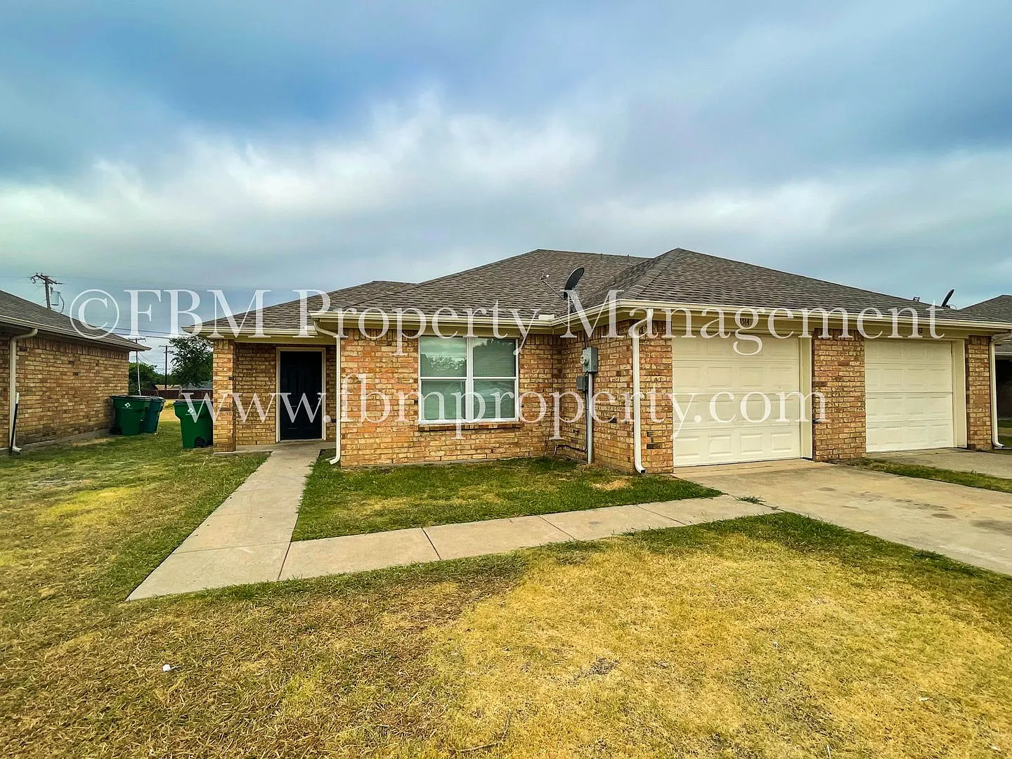 1514 Drexal Dr - Cozy 3 Bedroom, 2 Bathroom Brick Duplex Home in Waxahachie, TX! — Photo 1