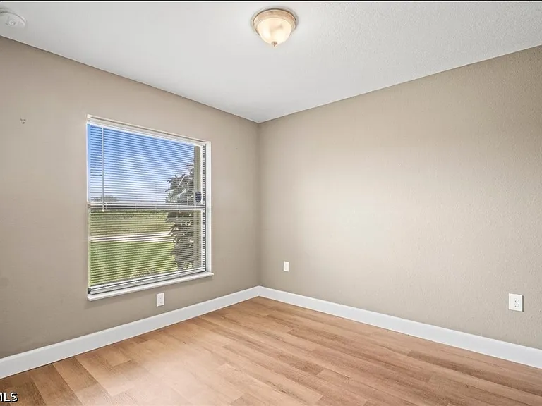 1530 Gretchen Ave S — Photo 24
