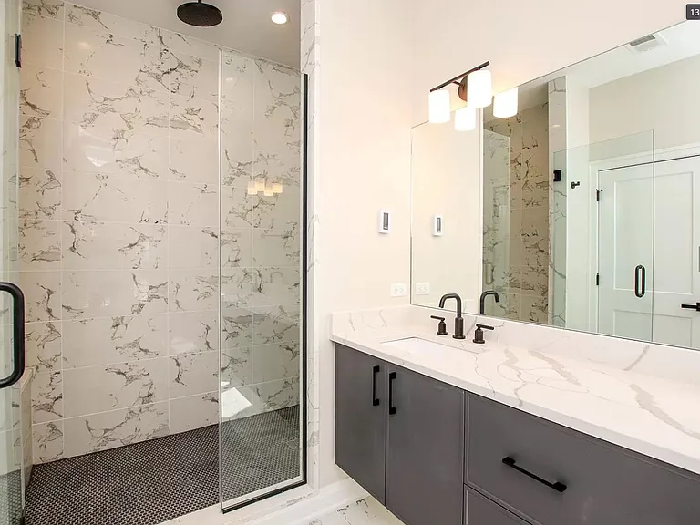 1225 W Addison St #3 — Photo 12