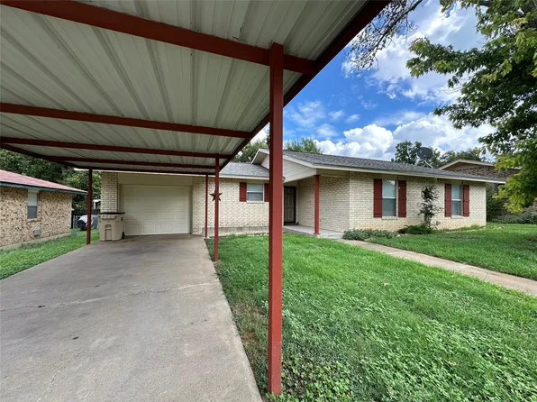 1402 Marie St N, Comanche, TX 76442