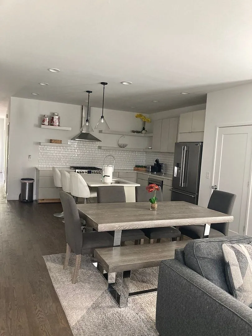 4BR Townhome - Minutes from Oracle Campus. — Photo 3