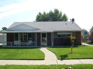 6530 Sunset St, Garden City, MI 48135