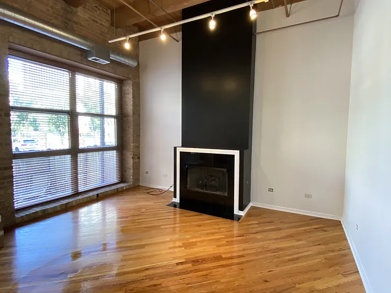550 W Harrison St — Photo 6