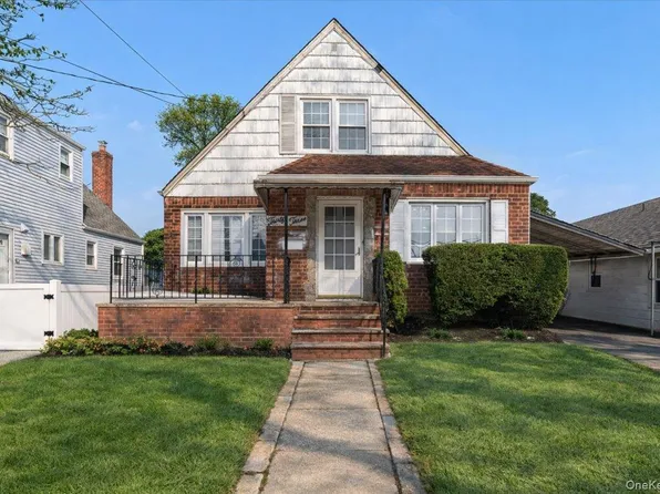 33 McKee Street, Floral Park, NY 11001