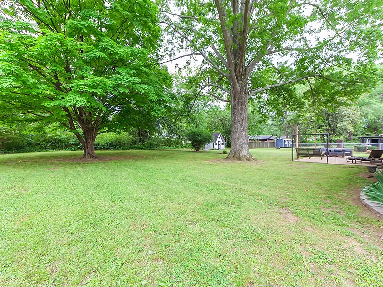 128 Laurie Cir — Photo 31