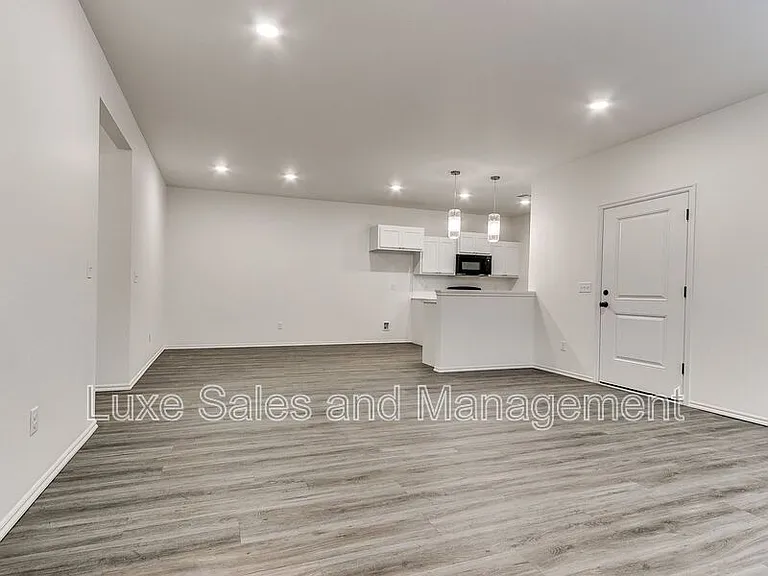 8024 NW 110th Dr — Photo 5