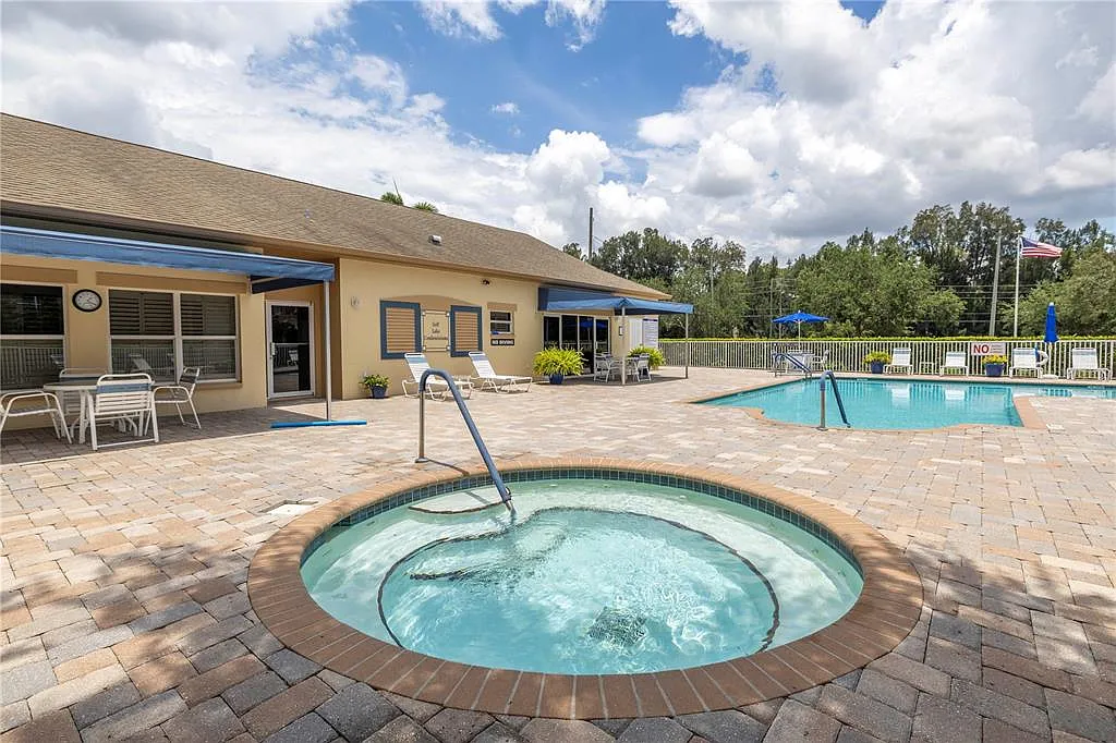 2 bed, 2.0 bath, 1324 sqft, $2,000 — Photo 3