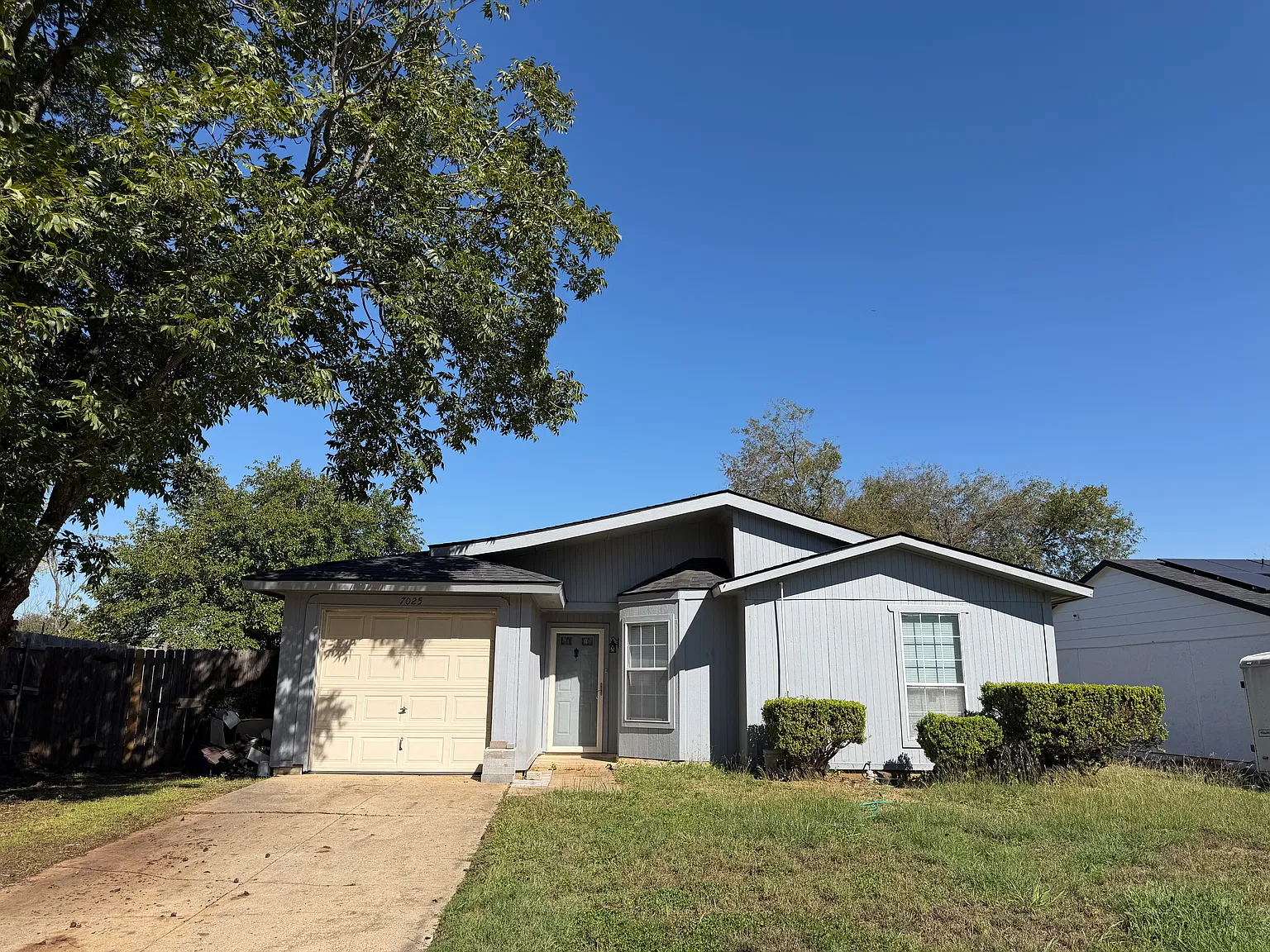 3 bed, 1.5 bath, 1300 sqft, $1,700 — Photo 1