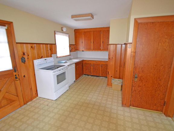 4th image of 928 Bowling Green Dr