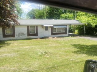 98 7th St, Rupert, WV 25984