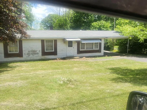 98 7th St, Rupert, WV 25984