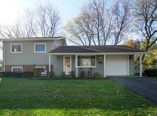565 Baxter Ln, Hoffman Estates, IL 60169
