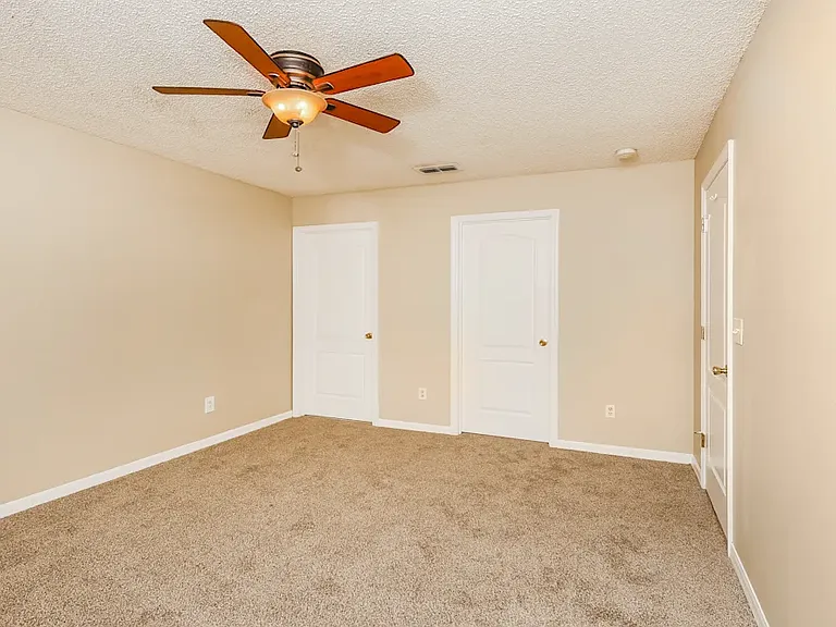 222 Dover Bluff Dr — Photo 4