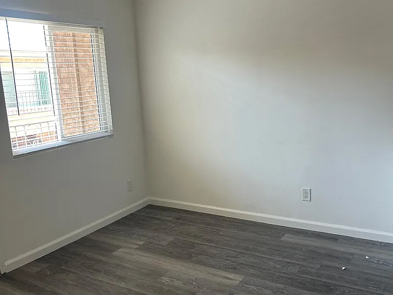 15522 Vanowen St. — Photo 7