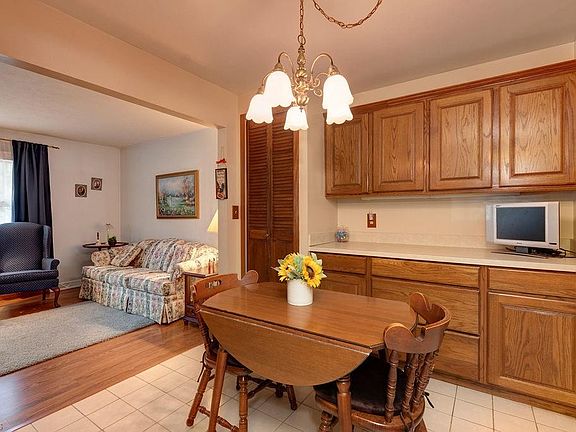 4th image of 35605 Blanch Ave