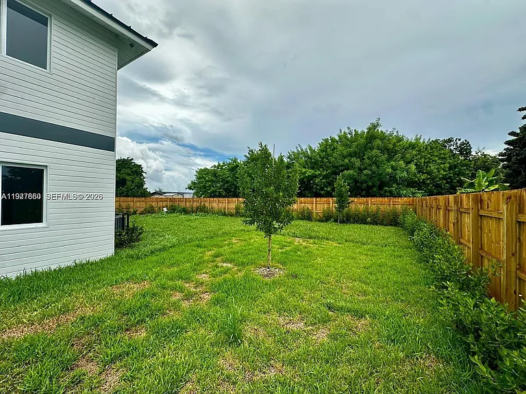 722 NW 6th Ct — Photo 40
