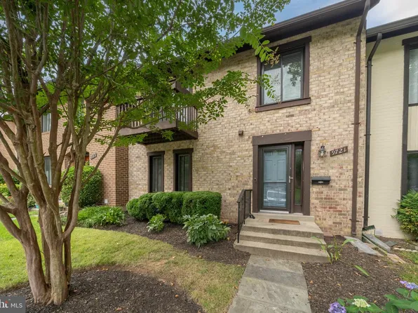 9721 Shadow Oak Dr, Montgomery Village, MD 20886