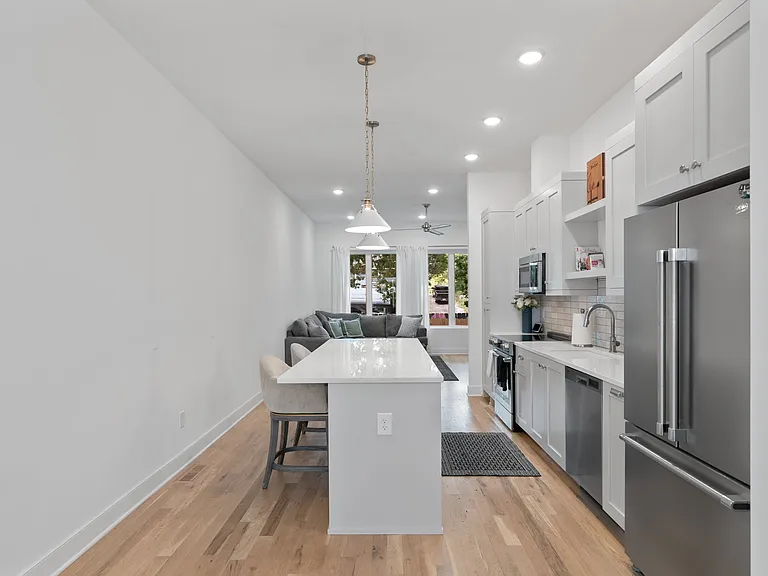 183 Moreland Ave SE #204 — Photo 2