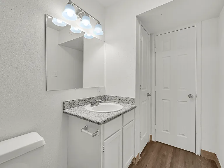 7245 Hillcroft St — Photo 17