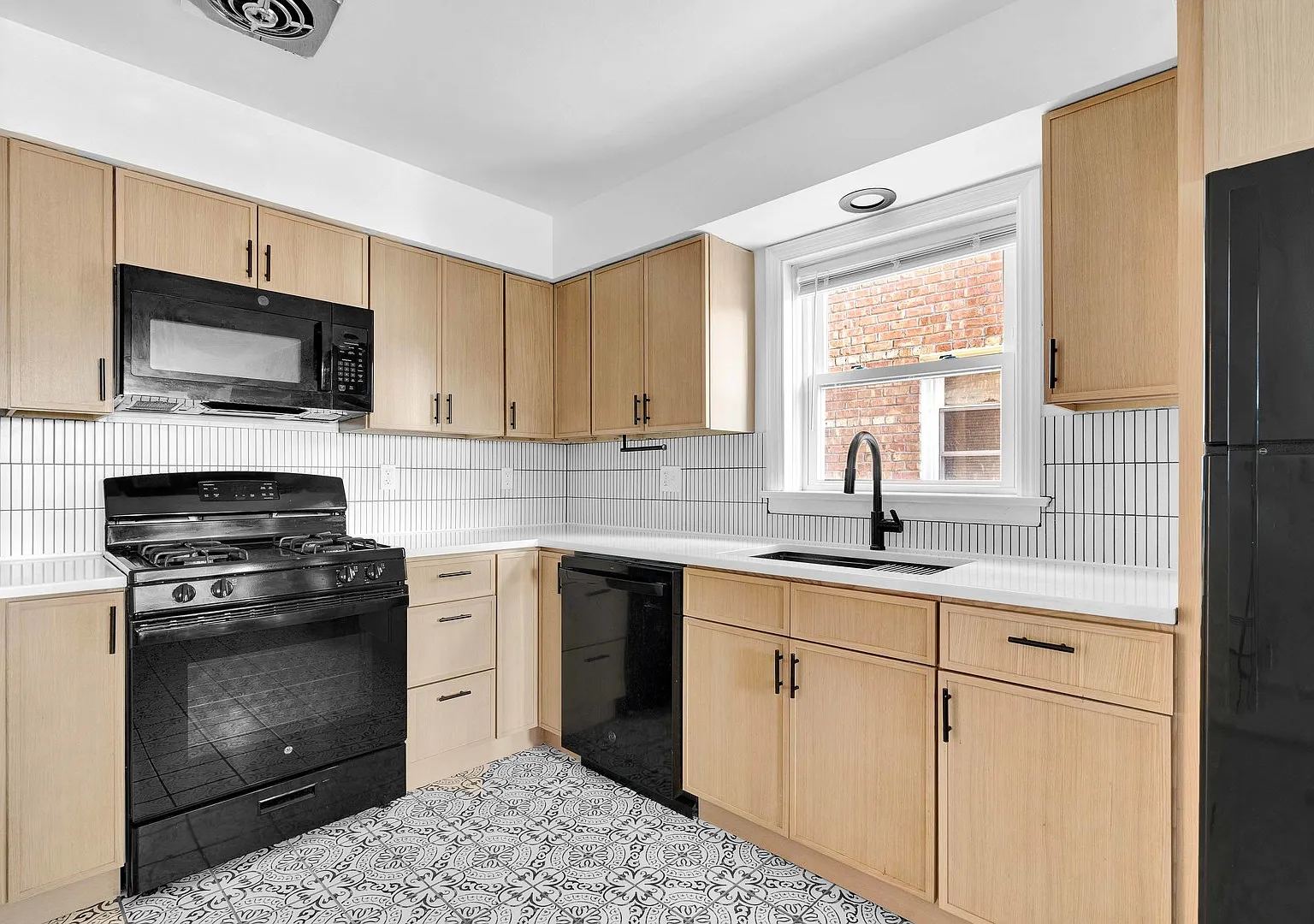 2 bed, 1183 sqft, $2,350 — Photo 2