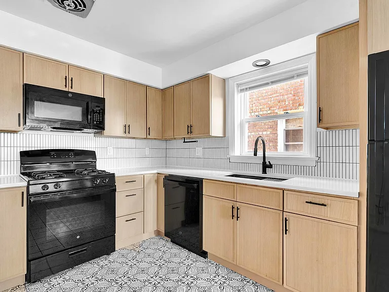 4614 N Central Ave #3 — Photo 2