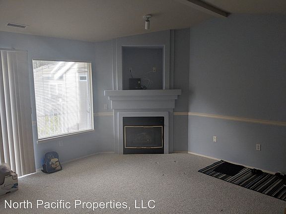 2nd image of 25235 SE Klahanie Blvd APT L302