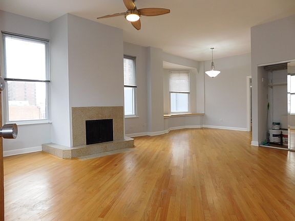 3rd image of 1039 N Lasalle St #4B