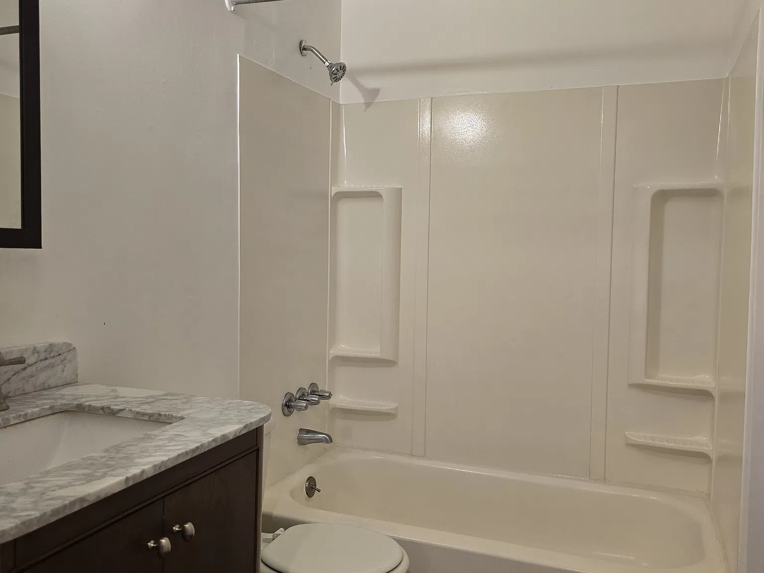 +3800 Roanoke Road Kansas City, MO 64111 - 2 — Photo 3