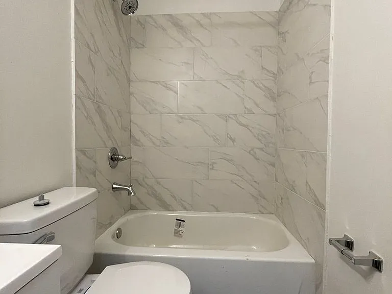 3201 Barrett St — Photo 6