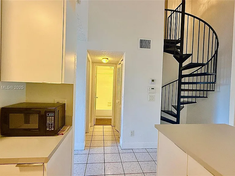 6969 SW 36th Dr — Photo 6