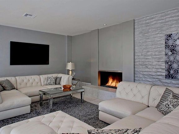 Entertaining large group - no problem.