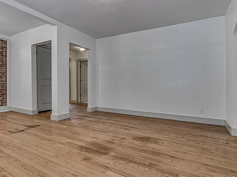 2110 N Kelley Ave — Photo 25