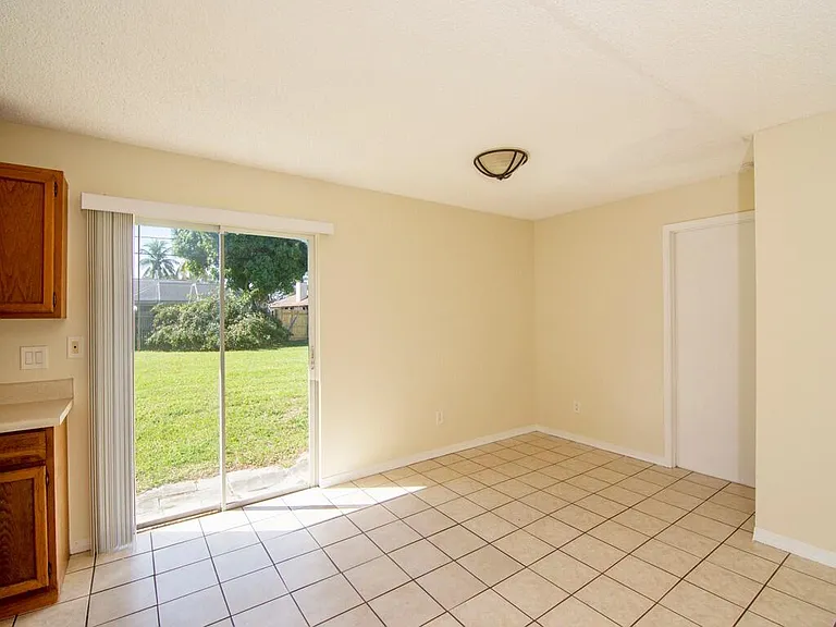 1190 SE Puritan Ln — Photo 14