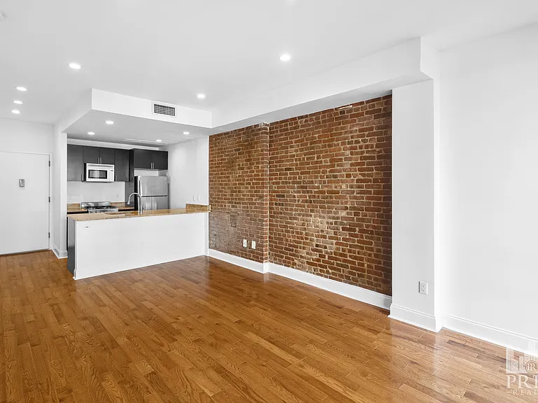 331 E 81st St #2R — Photo 4