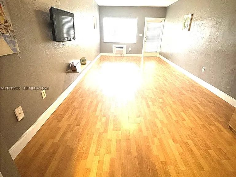 1611 West Ave #10 — Photo 2