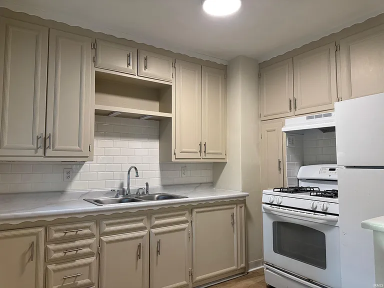539 Goshen Ave — Photo 9